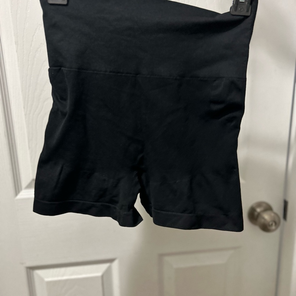Women's slimming Waist Black Shorts
